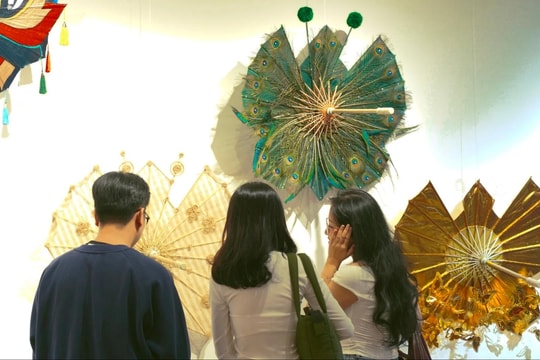 Tiếp nối di sản qua hình tượng chiếc lọng