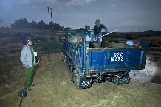 Cần mạnh tay với “đất tặc”