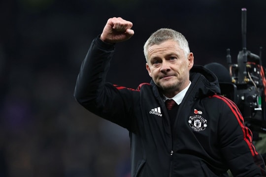 Solskjaer sẵn sàng tái xuất tại MU: Lời đề nghị từ trái tim cho vai trò HLV tạm quyền