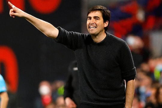 Chuyển nhượng MU 7/1: 'Arteta 2.0' Andoni Iraola là ứng viên hàng đầu thay Amorim