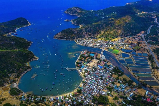 Ninh Thuận 2025: Cẩm nang khám phá vịnh Vĩnh Hy và văn hóa Chăm Pa cổ kính