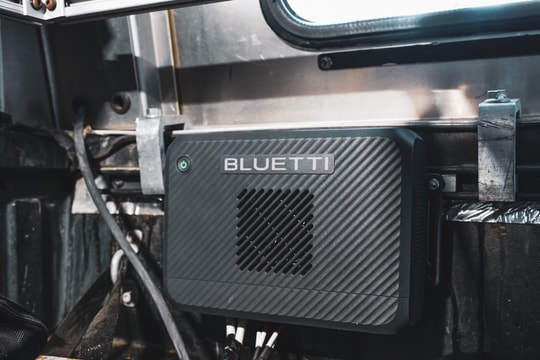 Bluetti Charger 2: Giải pháp sạc 1.200W kết hợp điện mặt trời và xe hơi cực nhanh