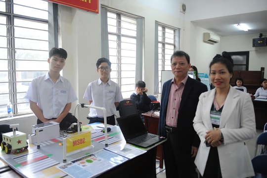 Khen thưởng các tập thể, cá nhân tiêu biểu trong hoạt động sáng tạo khoa học - công nghệ