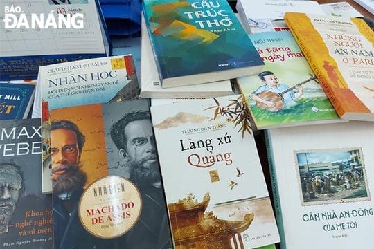 Ban hành chính sách khuyến khích phát triển văn học