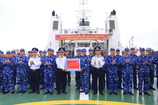 Tàu CSB 8002 xuất quân tuần tra, thực thi nhiệm vụ trực Tết trên biển