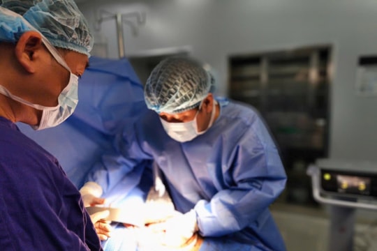 Bệnh nhân 88 tuổi ung thư dạ dày giai đoạn muộn hồi phục ngoạn mục sau phẫu thuật tại Vinmec Nha Trang