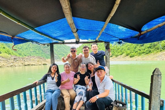 Một đời kể chuyện dòng sông
