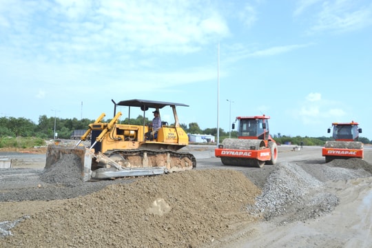 Dự án đường trục chính Tam Hòa: Gỡ vướng mặt bằng, dồn lực thi công