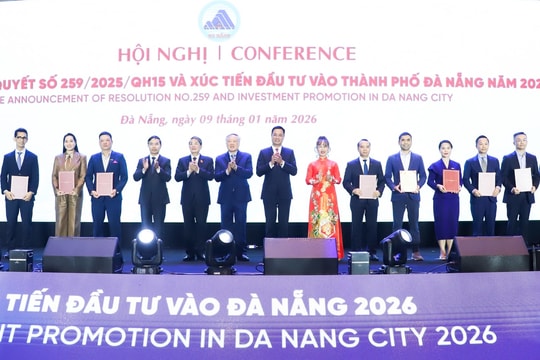 Da Nang grants investment decisions, agreements for 36 key projects