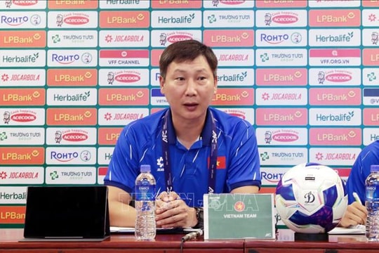 HLV Kim Sang Sik nối dài kỷ lục ấn tượng với bóng đá Việt Nam