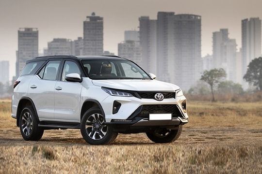 Giá lăn bánh Toyota Fortuner mới nhất tháng 1/2026: SUV 7 chỗ giảm giá sâu