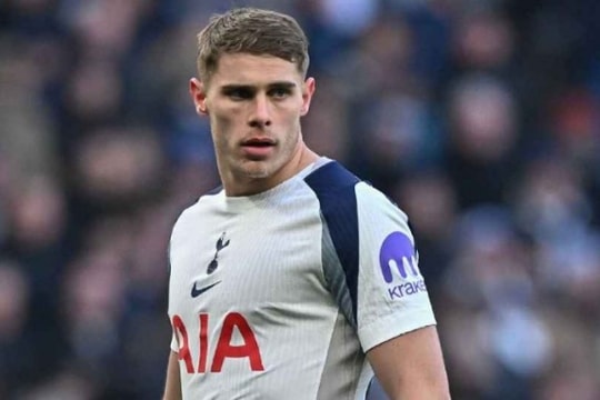 Barcelona và Liverpool đại chiến vì Micky van de Ven: MU săn đón trung vệ từ Serie A