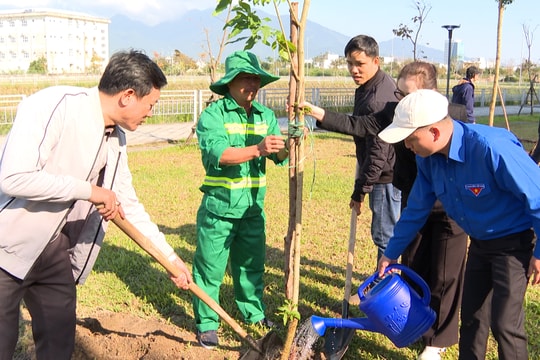 Trồng mới 32 cây xanh hưởng ứng Ngày cây xanh Việt Nam