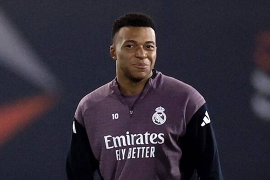 Real Madrid và bài toán Mbappe trước El Clasico: Đừng để hào quang đánh lừa