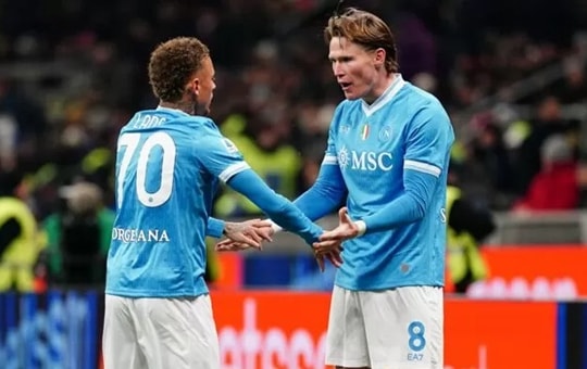 Scott McTominay lập cú đúp rực sáng cứu Napoli trong trận đại chiến với Inter Milan
