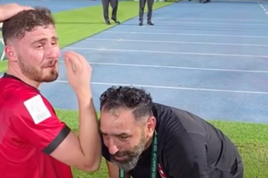 U23 Việt Nam hạ Saudi Arabia: Ban huấn luyện Jordan bật khóc khi lách qua khe cửa hẹp