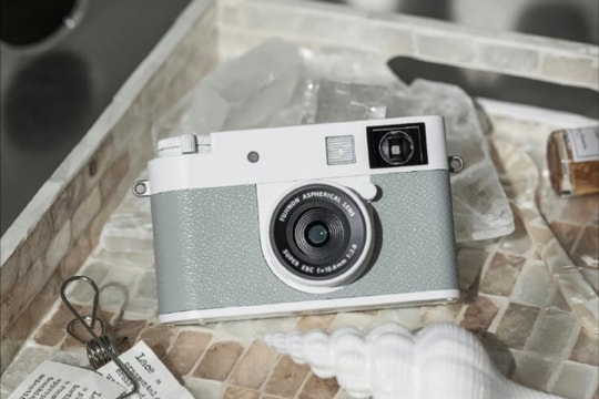 Fujifilm X half: Máy ảnh compact cảm biến 1 inch sắp có phiên bản màu trắng độc đáo