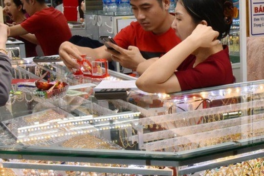 Cập nhật 08:30 sáng 13/01/2026: Giá vàng đồng loạt đi ngang, SJC duy trì mức 162.000