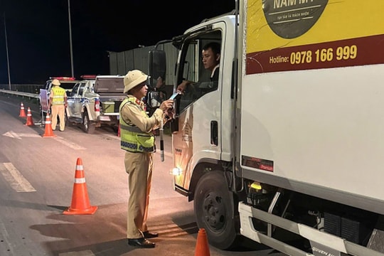 Kiểm soát giao thông dịp cao điểm cuối năm