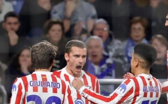 Siêu phẩm đá phạt của Griezmann đưa Atletico Madrid vào vòng 1/8 Cúp Nhà vua