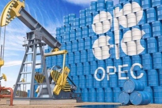 Giá xăng dầu hôm nay 14/1: Giá dầu thế giới tăng vọt hơn 2%, vượt mốc 65 USD/thùng