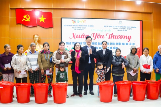 Trao 200 suất quà “Xuân yêu thương” cho người dân xã Phước Thành