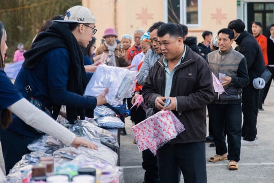 “Chợ Tết 0 đồng” sẻ chia yêu thương