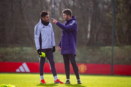 Michael Carrick và 3 thay đổi chiến thuật quan trọng trước trận Derby Manchester