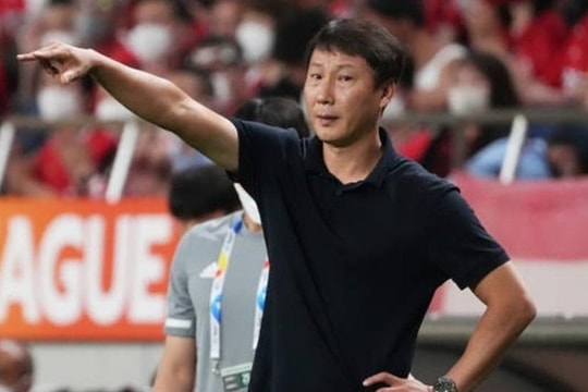 HLV Kim Sang-sik cảnh báo U23 Việt Nam: Giữ đôi chân trên mặt đất trước đại chiến UAE