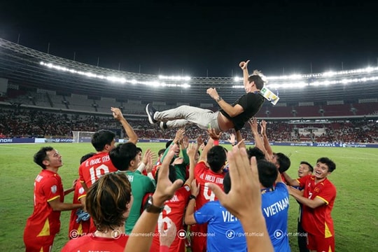 HLV Kim Sang-sik nhận cảnh báo đặc biệt từ truyền thông Hàn Quốc trước trận UAE