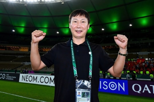 U23 Việt Nam vào bán kết U23 châu Á 2026: Đẳng cấp Kim Sang-sik và chiến thắng 3-2 trước UAE