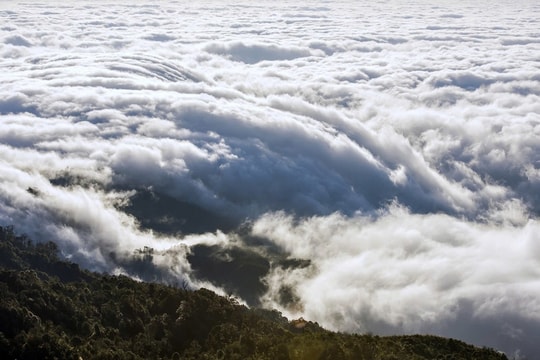 Chiêu Lầu Thi: Chinh phục đỉnh Chín tầng thang giữa biển mây Hà Giang