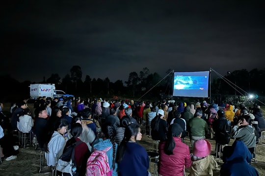 Đà Nẵng chiếu phim lưu động chào mừng Đại hội XIV của Đảng