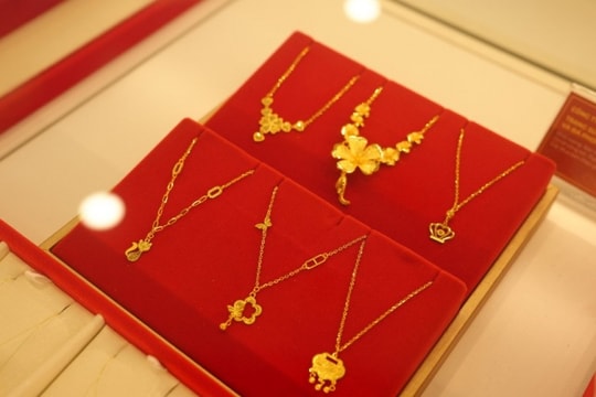 Cập nhật 08:30 sáng 18/01/2026: Giá vàng đa số đi ngang, SJC duy trì mức 162,800