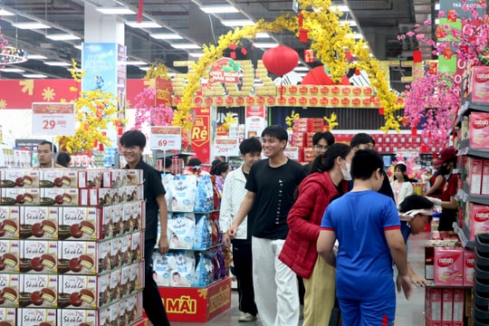 Dồi dào hàng hóa phục vụ nhu cầu mua sắm Tết