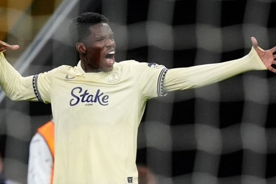 Everton quật ngã Aston Villa ngay tại Villa Park: Chấm dứt kỷ lục và sự tỏa sáng của Thierno Barry