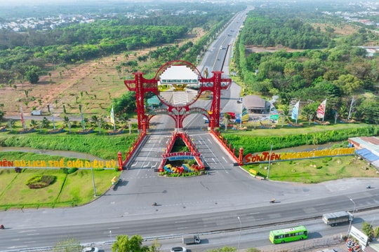 Sơn Tiên: Khám phá khu du lịch 50ha và cầu đi bộ trên không dài nhất Việt Nam
