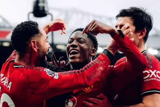 Michael Carrick hồi sinh Kobbie Mainoo: Từ 'người thừa' của Amorim đến trụ cột trung tuyến