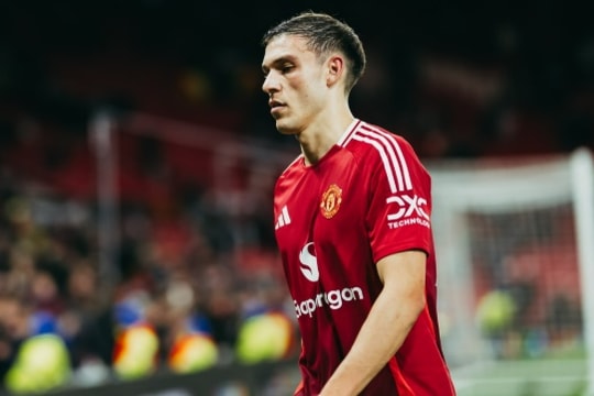 Chuyển nhượng 20/1: MU dùng Ugarte đổi lấy Noah Sadiki, Liverpool nhắm Micky van de Ven