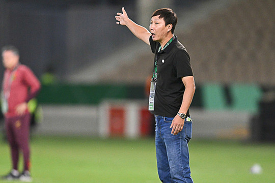 HLV Kim Sang Sik nói gì sau trận thua 0-3 trước U23 Trung Quốc?