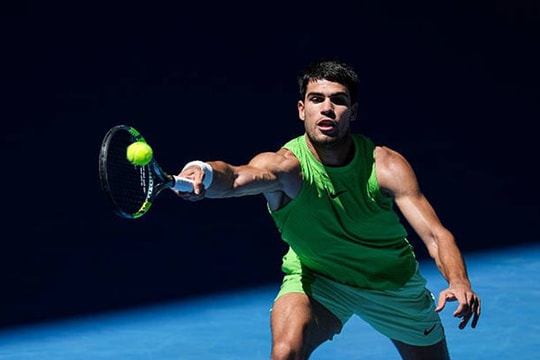 Carlos Alcaraz nhọc nhằn hạ gục Hanfmann tiến vào vòng 3 Australian Open