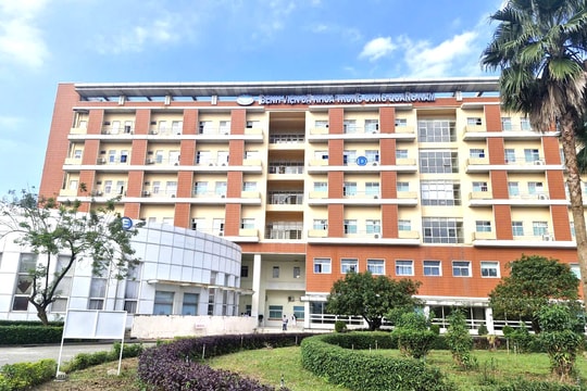 Chuyển giao nguyên trạng Bệnh viện Đa khoa Trung ương Quảng Nam: Bước chuyển trong mô hình quản lý y tế