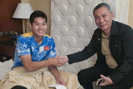 Chủ tịch VFF Trần Quốc Tuấn thăm trung vệ Hiểu Minh sau chấn thương nặng tại U23 châu Á 2026