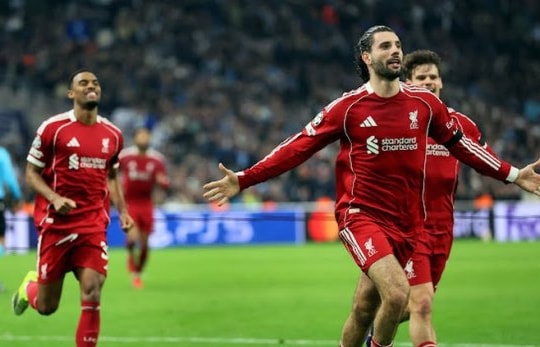 Liverpool nhấn chìm Marseille 3-0: Tuyệt phẩm của Szoboszlai và bản lĩnh Arne Slot