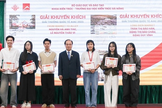 Sinh viên “tái thiết” chợ Long Biên