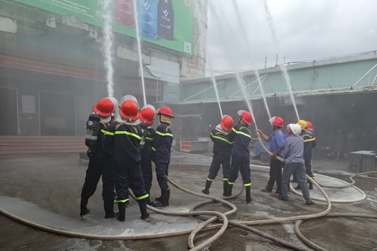 Thực tập phương án xử lý tình huống cháy tại chợ