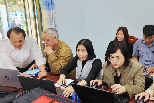 Nâng cao năng lực số cho cán bộ cơ sở miền núi