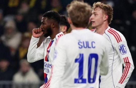 Siêu phẩm của Maitland-Niles giúp Lyon hạ nhọc Young Boys 1-0 tại Europa League