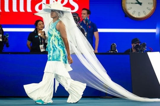 Naomi Osaka gây ấn tượng với trang phục con sứa tại Australia Mở rộng 2026
