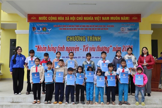 Mang Tết yêu thương đến học sinh và người dân khó khăn xã Nam Trà My